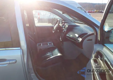 2011 Chrysler Town & Country Touring-L from USA, damaged, VIN 2A4RR8DG0BR759527